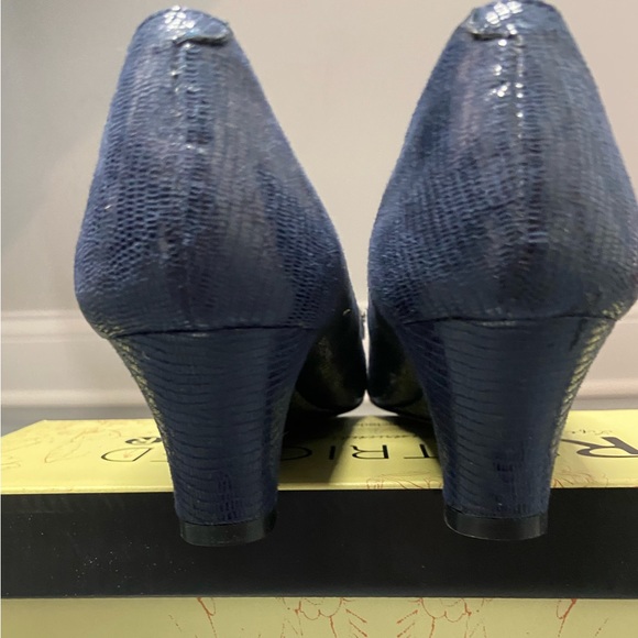 Shoes - Picture 3 of 4